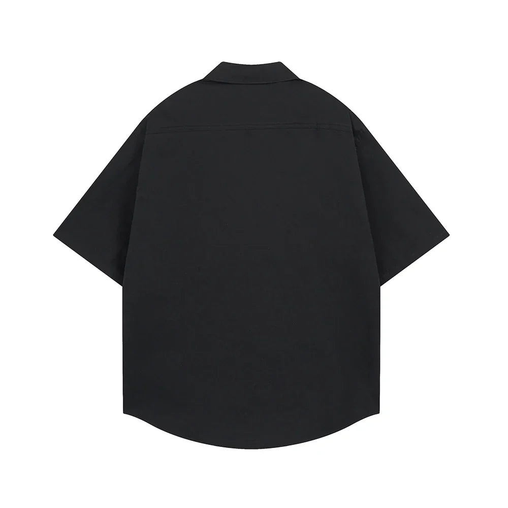 "Whats the Meaning" Graphic Print Short Sleeve Shirt — dettaglio della stampa