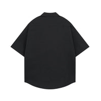 "Whats the Meaning" Graphic Print Short Sleeve Shirt — dettaglio della stampa