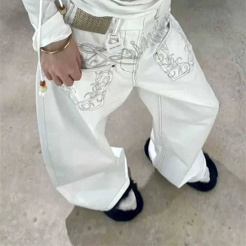 White Embroidered Baggy Jeans — in alternativa