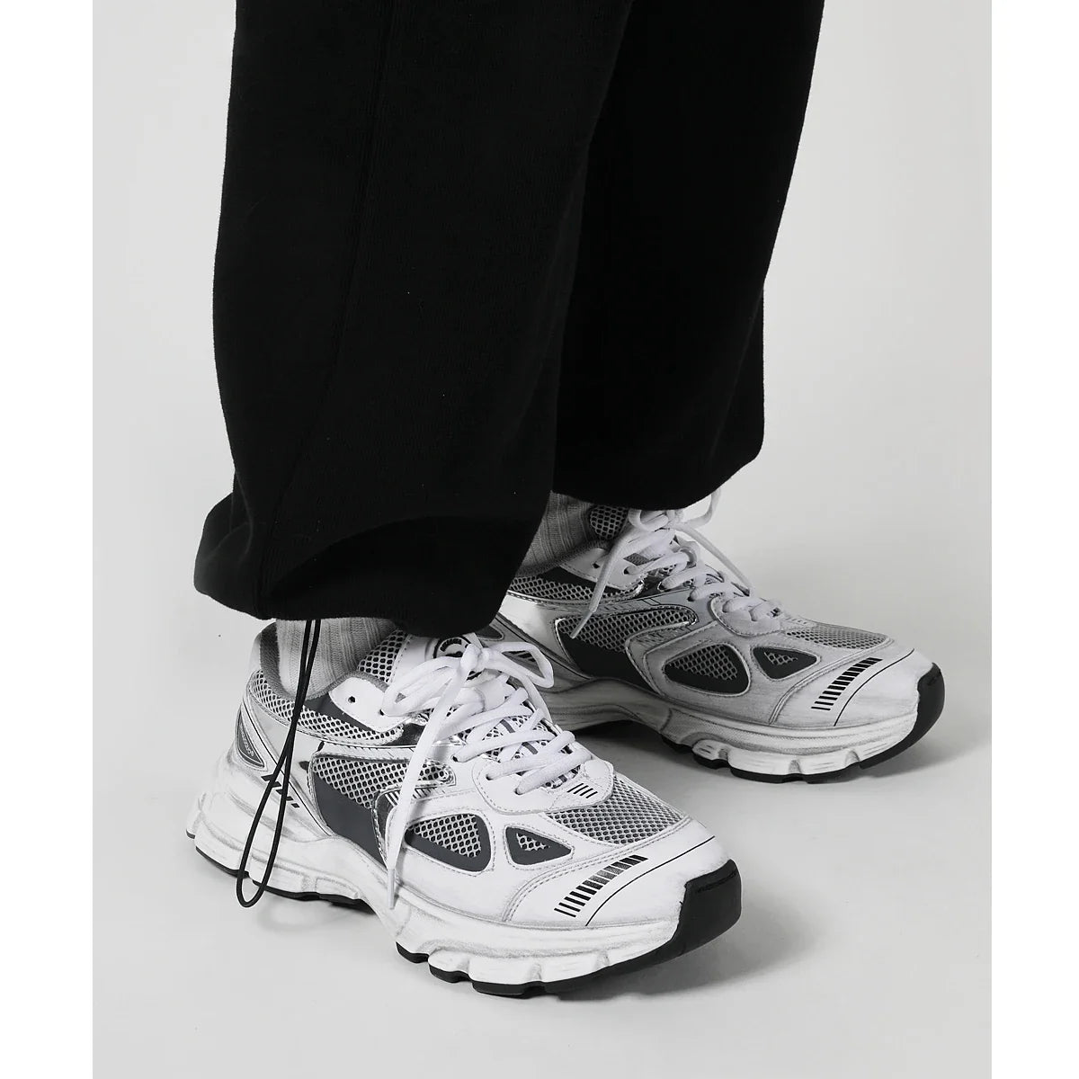 White Mesh Trainers — dettaglio