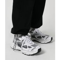 White Mesh Trainers — dettaglio