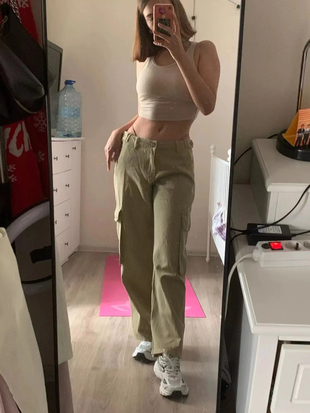 White Mesh Trainers — dettaglio della stampa