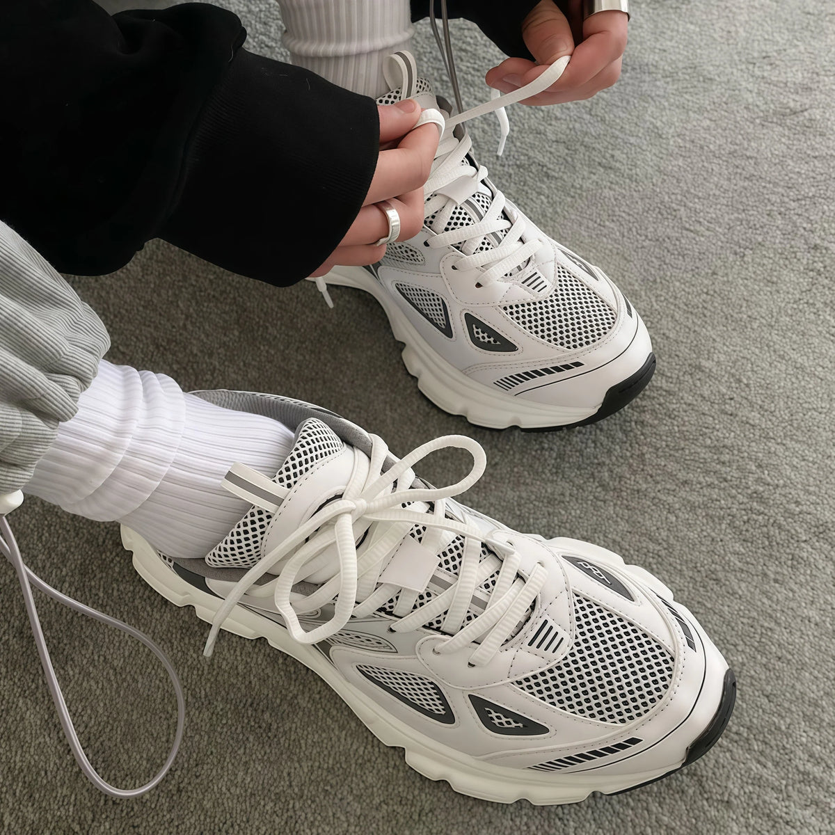 White Mesh Trainers — vista frontale