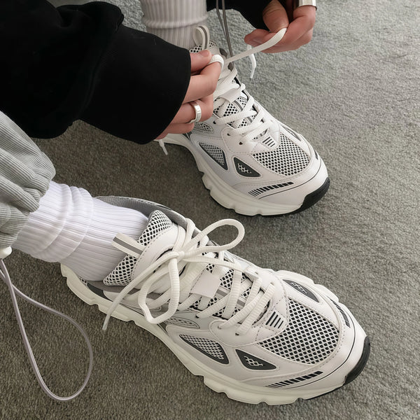 White Mesh Trainers — vista frontale