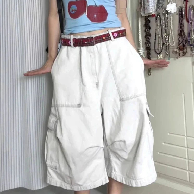 White Wide Leg Cargo Jorts — vista frontale
