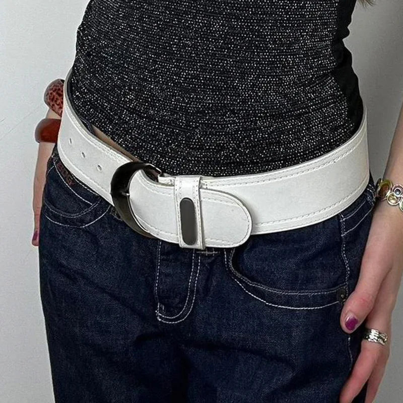 Wide White Leather Belt — dettaglio