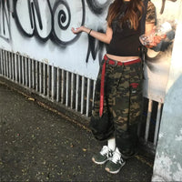 Womens Camouflage Baggy Cargo Jorts — vista posteriore