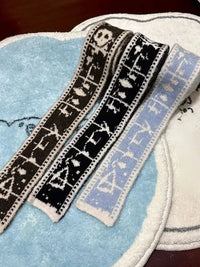 Womens Knitted Narrow Graphic Scarf — dettaglio del tessuto