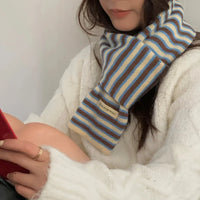 Womens Knitted Striped Scarf — dettaglio del tessuto