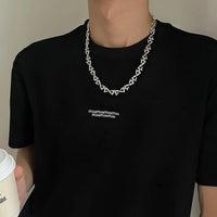 Z Chain Necklace — vista laterale