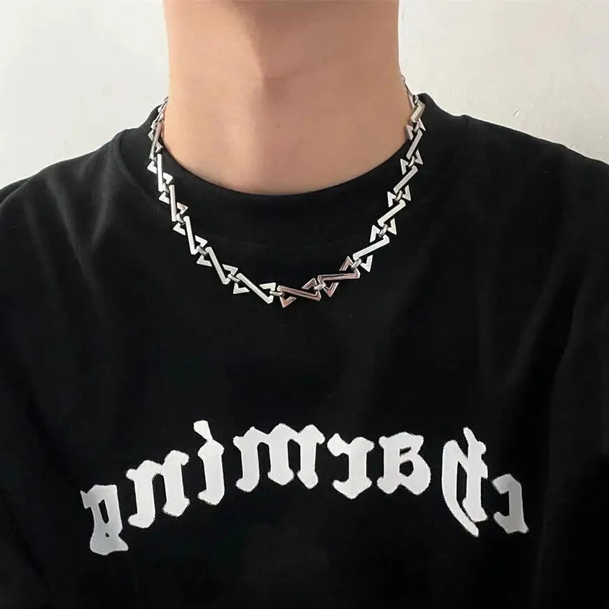 Z Chain Necklace — vista frontale
