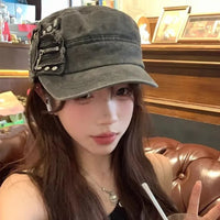 Zipper Flat Top Baseball Cap — dettaglio della stampa