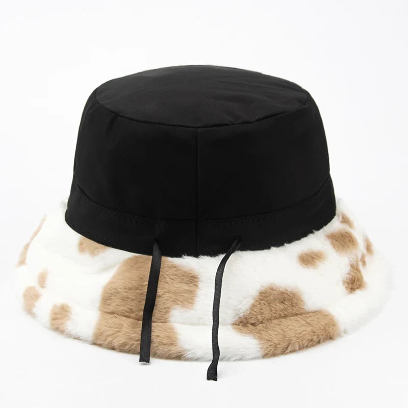 fluffy Cow Print Bucket Hat — dettaglio del tessuto