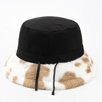 fluffy Cow Print Bucket Hat — dettaglio del tessuto