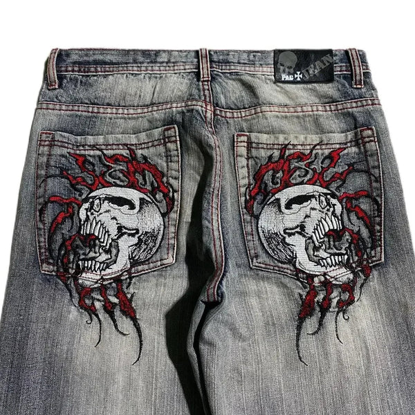 Grunge Skull Embroidery Mid Rise Jeans — vista frontale