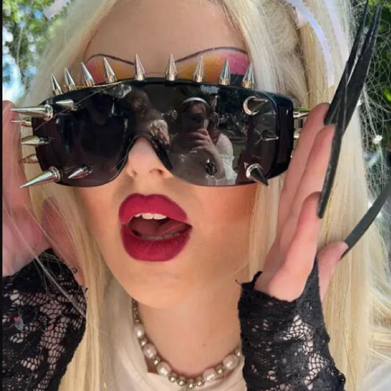 Nail Spiked Sunglasses — vista completa