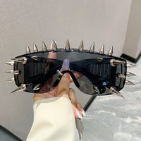Nail Spiked Sunglasses — vista laterale