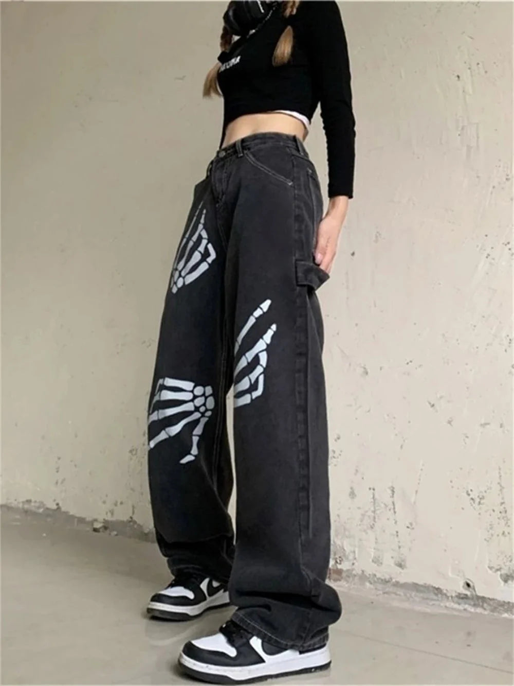Skeleton Hands Graphic Baggy Jeans — dettaglio della stampa