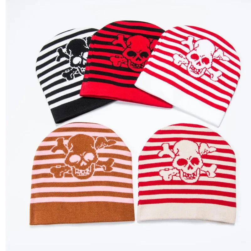 Striped Skull Beanie — vista laterale