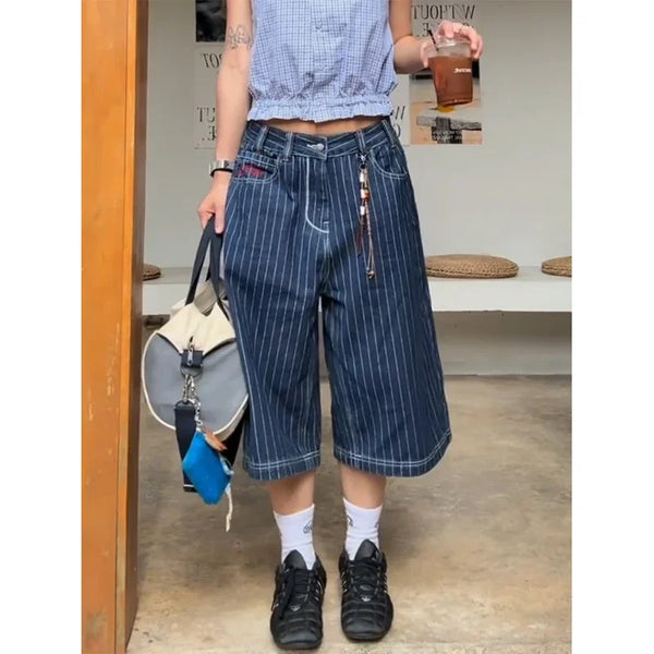 Womens Blue Long Striped Denim Shorts Jorts — vista frontale