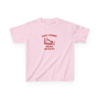 You Come Here Often? Graphic Baby Tee — dettaglio della stampa